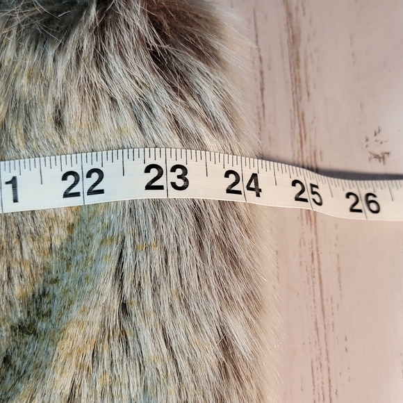 Faux Fur Reversible Vest by Waterproof  Garment Company Women's Size L - Picture 7 of 10